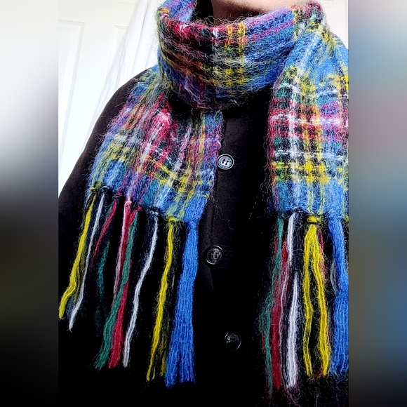 Creagaran Wool & Mohair Scarf Made in Scotland, Plaid Fringe, Multicolor. - Picture 4 of 12